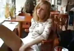 همسر بالغ دانلود عکس کون گنده با گربه اش بازی می کند