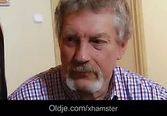 زن مضطرب باسن عکسکون گنده را پهن کرد